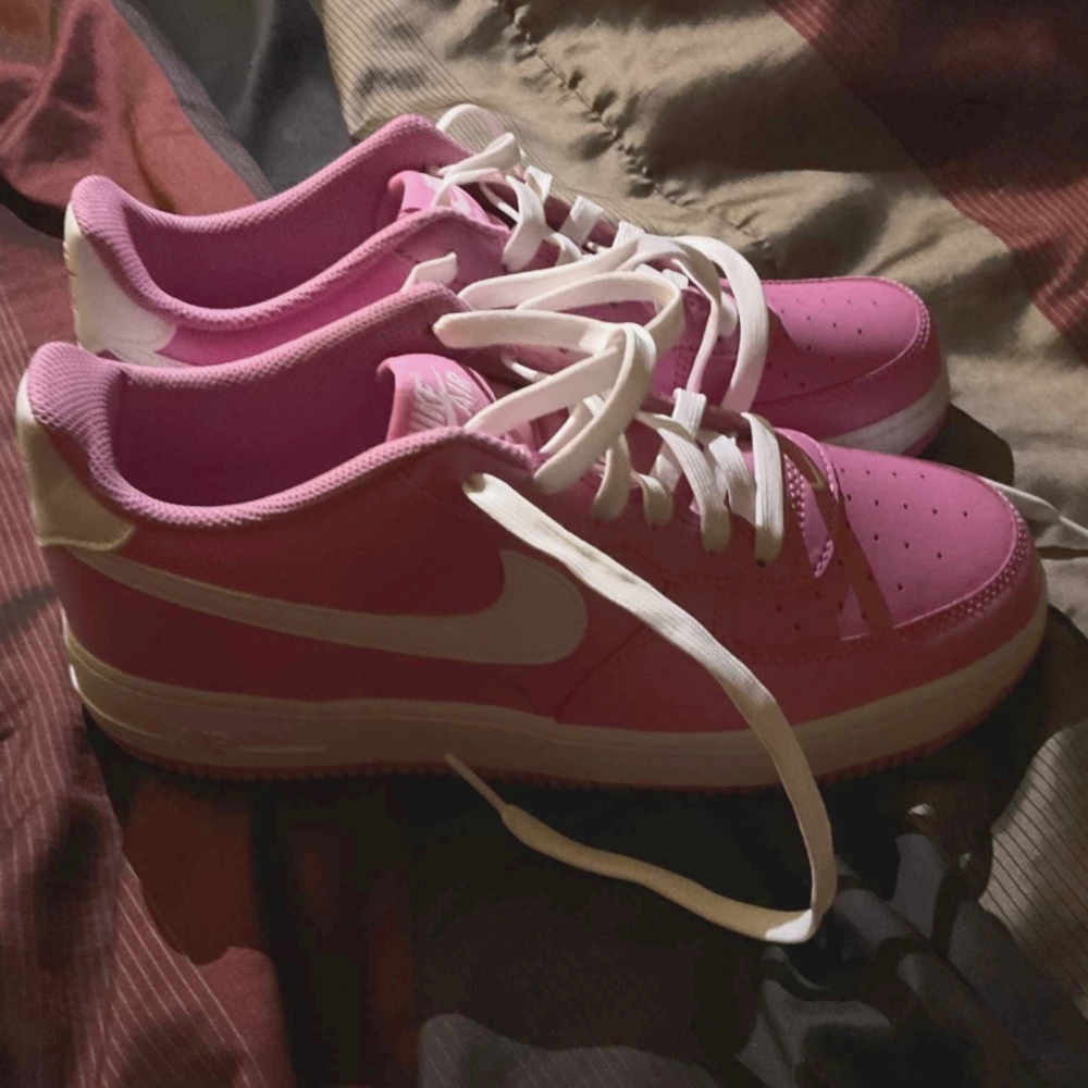 Nike Women's Pink and White Sneakers